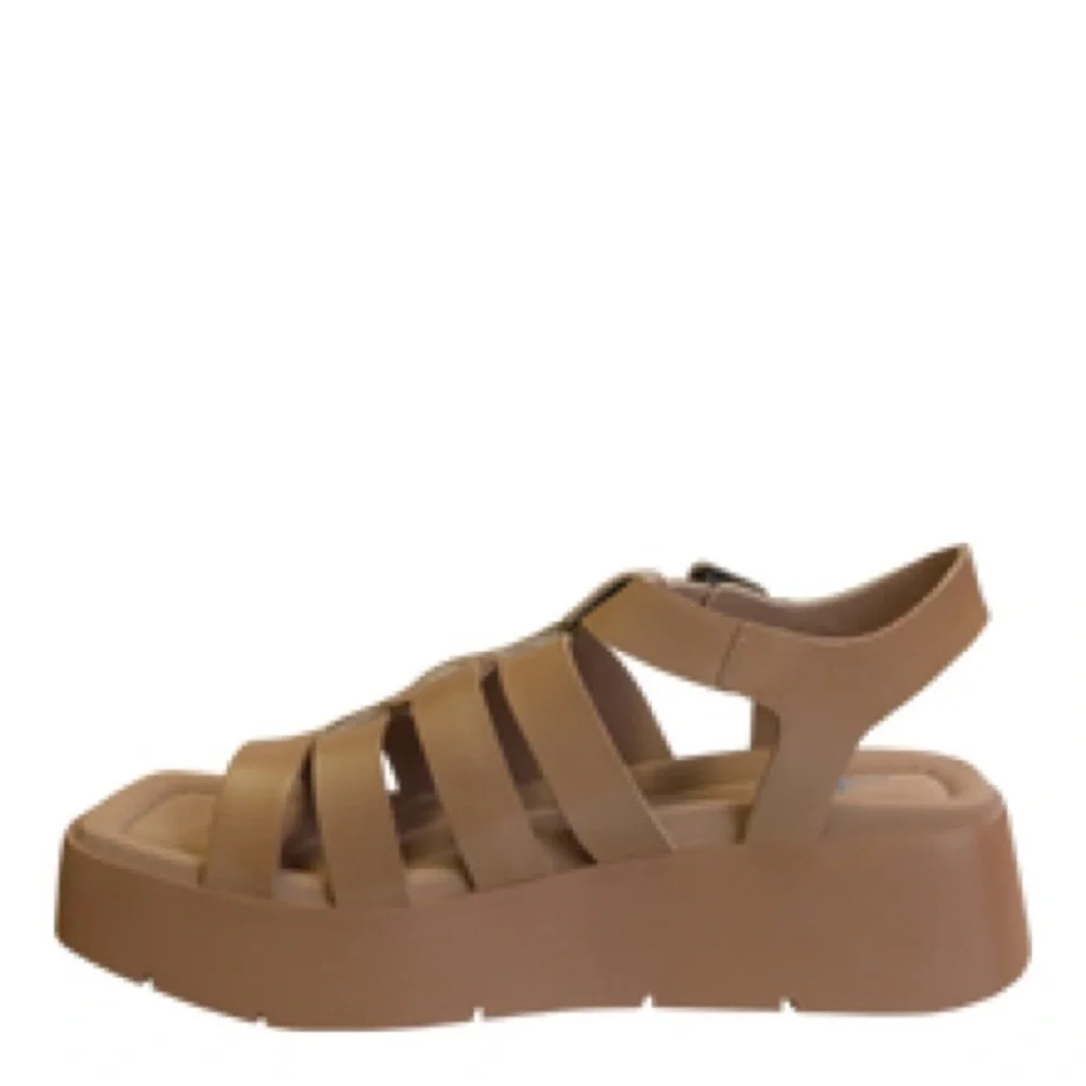 NWOT - OTBT Platform Sandals